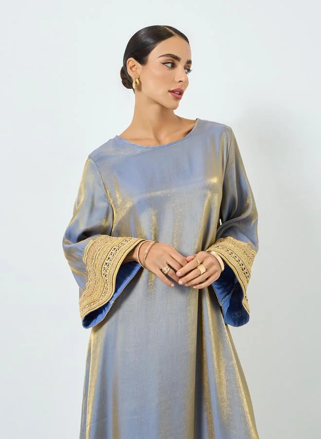 تايك تو جلابية بأكمام طويلة متباينة وتفاصيل دانتيل